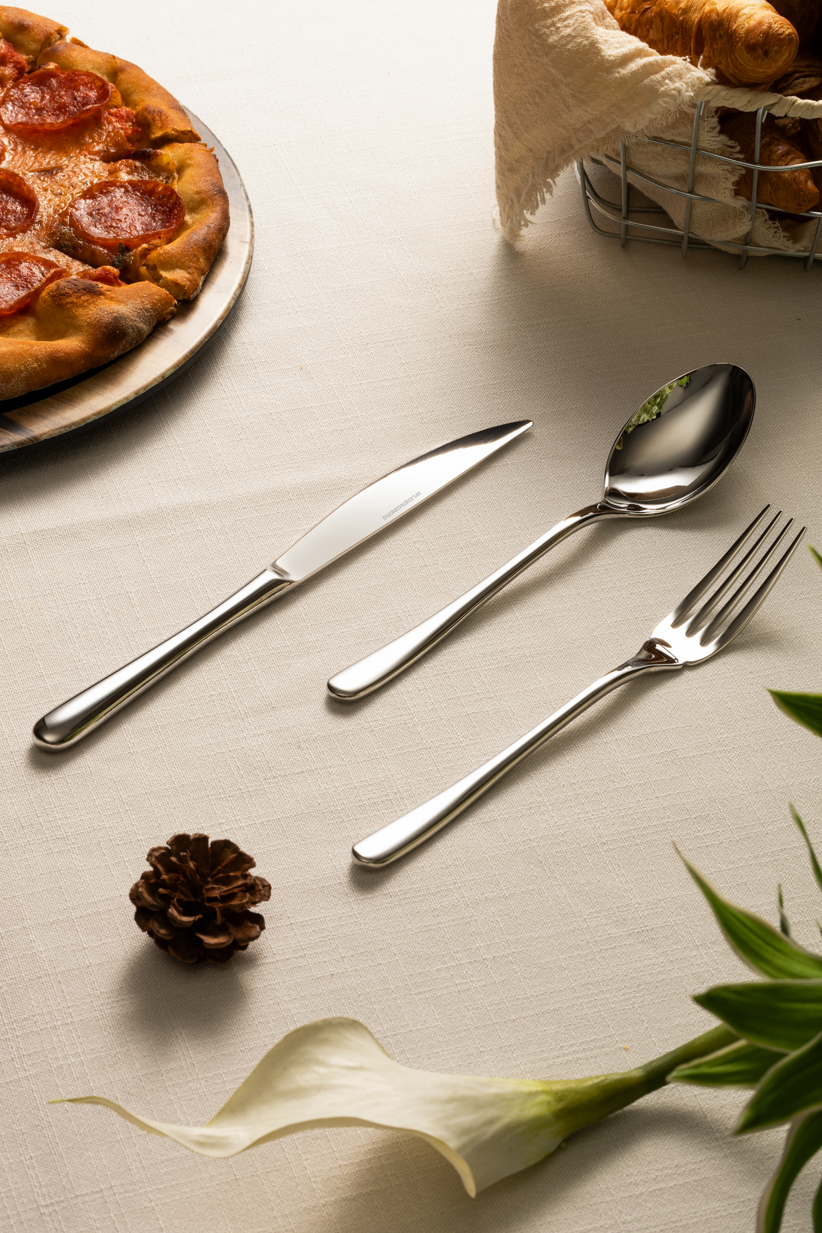 Lowe Cutlery
